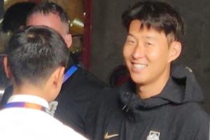 首战6射1正!韩媒:孙兴慜赛后未接受采访,说了句谢谢后离开配图