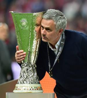 每体:穆里尼奥希望加一个类似当年齐达内的职位,卡瓦略符合要求配图
