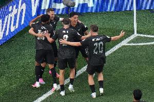 伍德此前36场英超只为森林送出2次助攻,本场为新西兰助攻双响配图