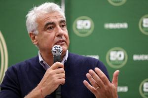 老板拍板选热火!美记:雄鹿老板不愿承担杰伦·布朗未来离队风险配图