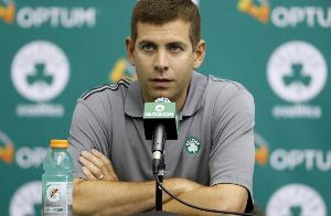 媒体人:绿军进场所扮演的角色是抬价 热火不太愿意给亚库乔尼斯配图