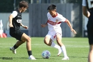 记者:青岛西海岸已签下谢初筠,球员此前在斯图加特U19队效力配图