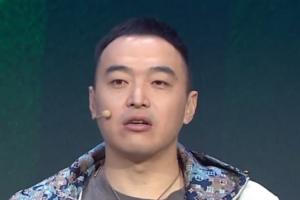 冯潇霆:到C罗这个年龄状态起伏很正常,他就是金字塔尖上的球星配图